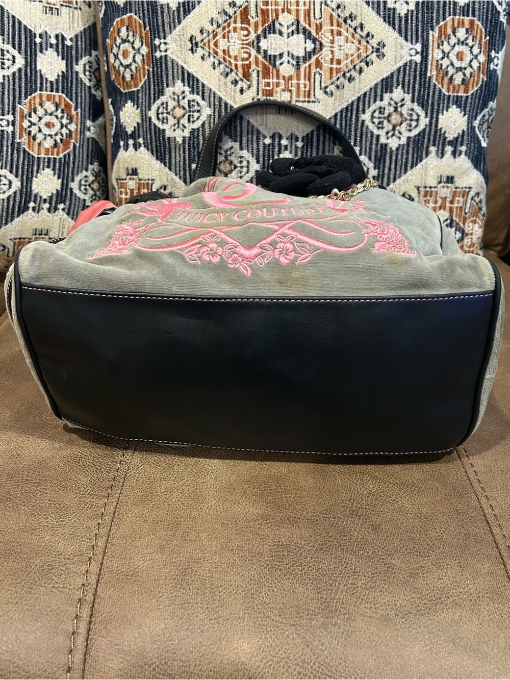 Juicy Couture Pink Y2K VINTAGE & Gray Velvet Drawstring Tote with Black Flower - Picture 5 of 11